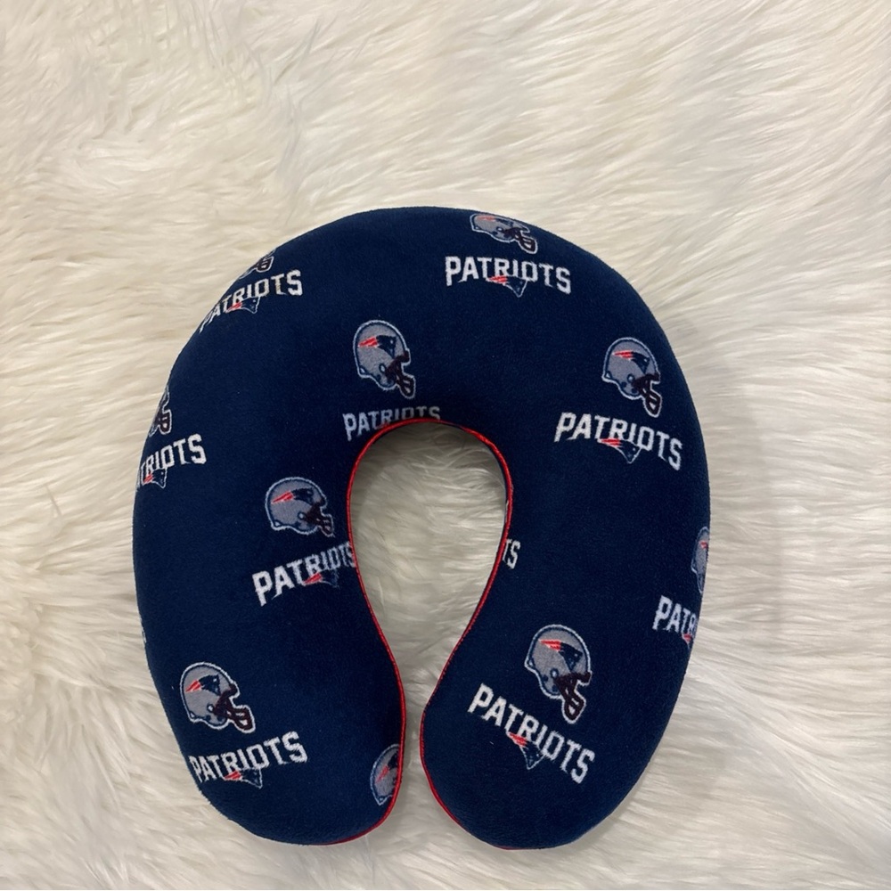 New England Patriots Neck Travel Pillow Memory Foam 
Mint Condition!!!